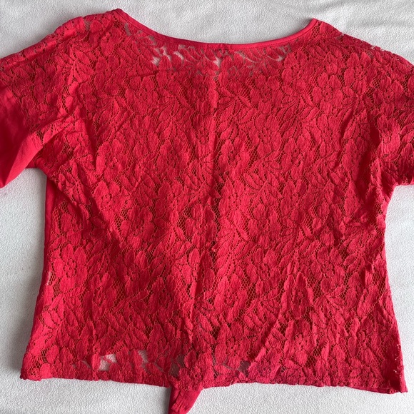 CHARLOTTE RUSSE BUTTON DOWN TOP - Picture 3 of 5